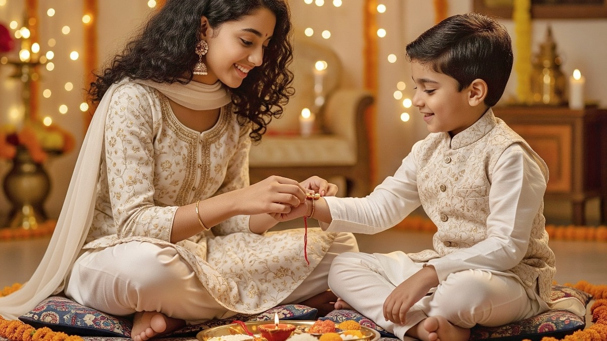 रक्षाबंधन पर राखी बांधने का सबसे शुभ मुहूर्त जान लीजिए, इस वक्त बन रहा सौभाग्य और सिद्धि योग