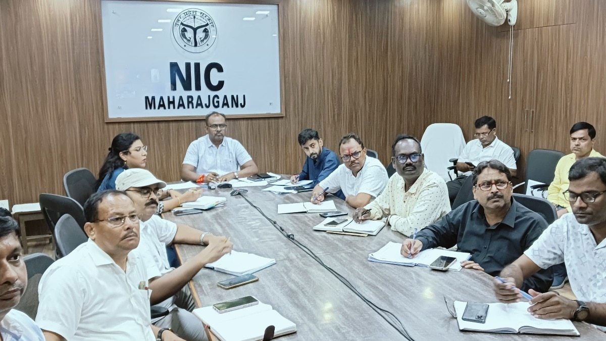 महाराजगंज DM ले रहे थे ऑनलाइन मीटिंग, तभी इसने चला दिया पोर्न वीडियो, फिर क्या हुआ?