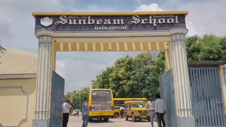 गाजीपुर के सनबीम स्कूल में 9वीं के छात्र ने 10वीं के आदित्य को चाकू घोंप मार डाला! वजह सिर्फ इतनी थी