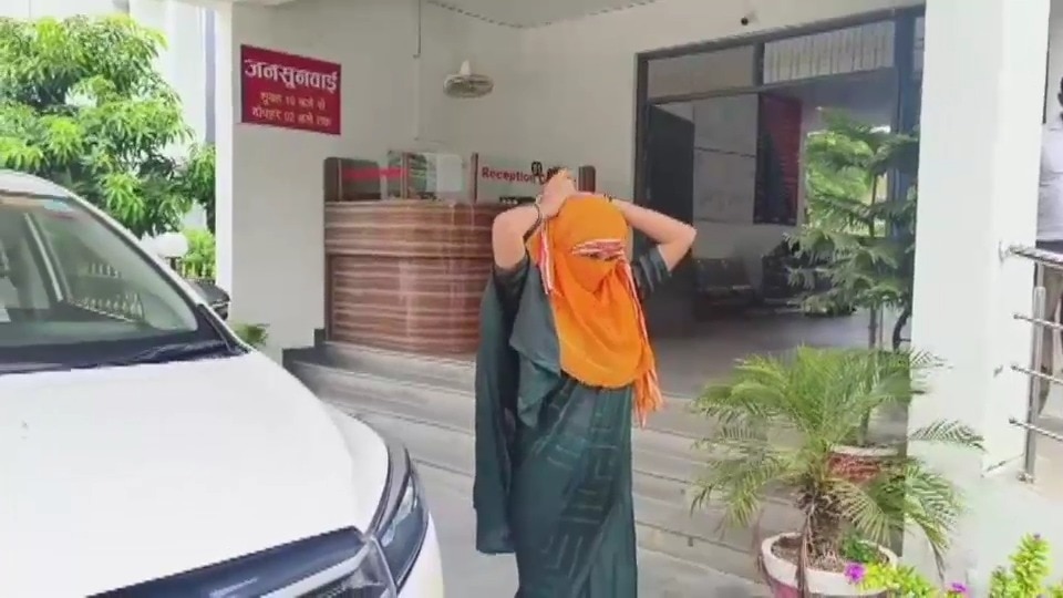 Kaushambi obscene video