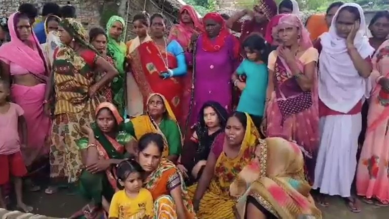 बलरामपुर में मां के साथ छत पर सो रहे थे शिवानी और शुभम...दोनों बच्चों को जहरीले करैत सांप ने डंसा, नहीं बची जान
