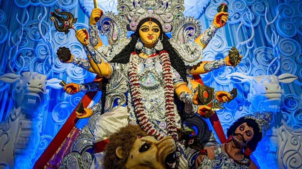 नवरात्रि में अपनी राशि के हिसाब से करेंगे ये उपाय तो घर को धन से भर देंगी देवी मां! ज्योतिषी शैलेंद्र पांडेय से जानिए