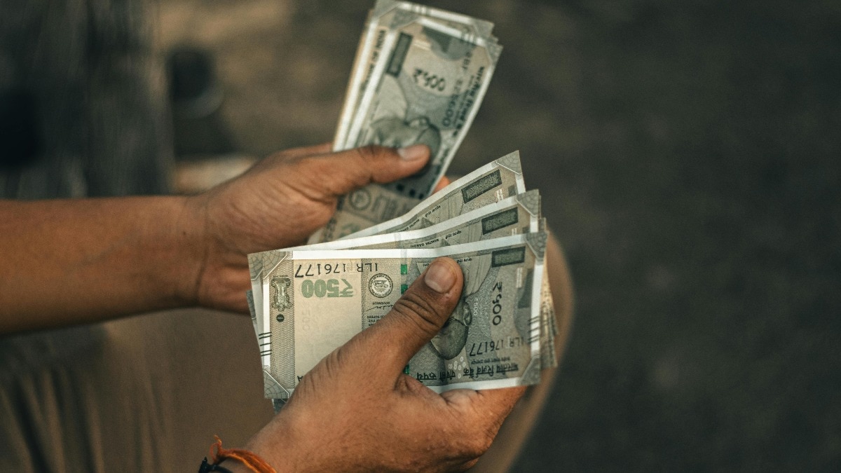 यूपी में प्रधानी के चुनाव को लेकर स्टेज सेट, इन लोगों को कितना पैसा मिलता है?