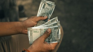 यूपी में प्रधानी के चुनाव को लेकर स्टेज सेट, इन लोगों को कितना पैसा मिलता है? यूपी में प्रधानी के चुनाव को लेकर स्टेज सेट, इन लोगों को कितना पैसा मिलता है?