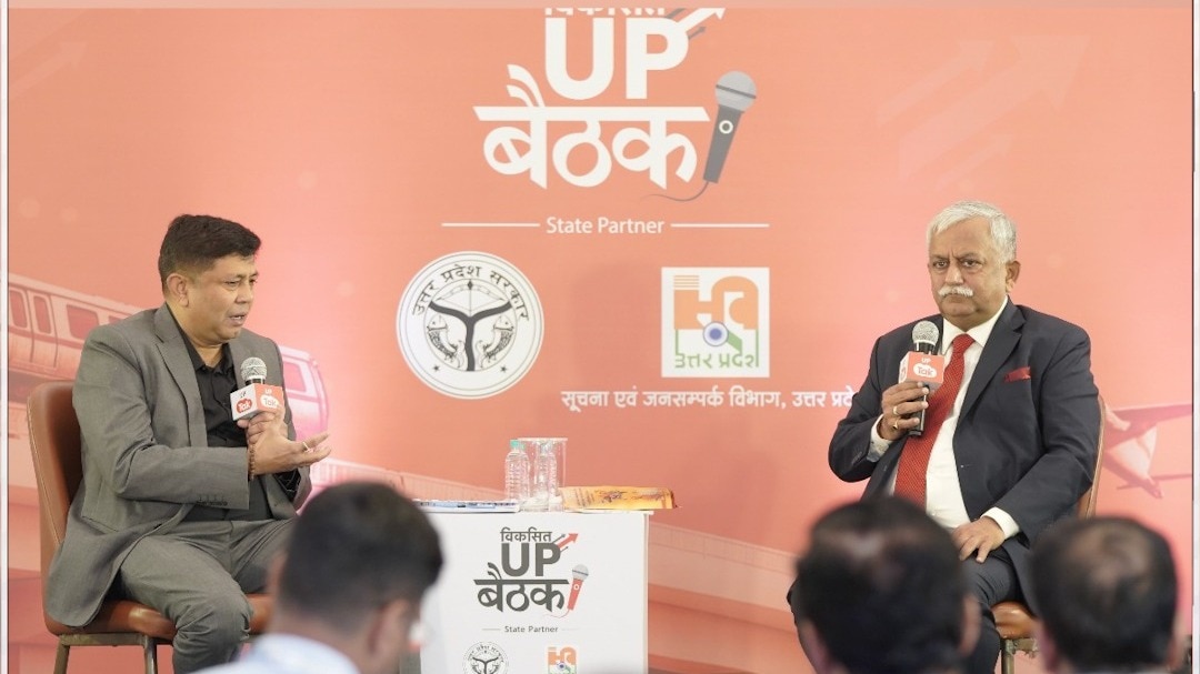 विकसित UP बैठक: 'विकसित यूपी विजन 2047' डॉक्यूमेंट के साथ पहुंचे अवनीश अवस्थी