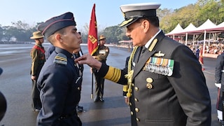 संघर्ष से भरी है टैक्सी ड्राइवर के बेटे की कहानी... NDA पासिंग आउट परेड में दीपक कांडपाल को मिली ये सफलता संघर्ष से भरी है टैक्सी ड्राइवर के बेटे की कहानी... NDA पासिंग आउट परेड में दीपक कांडपाल को मिली ये सफलता