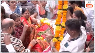 प्लेन क्रैश में अजित पवार के साथ जान गंवाने वाली पिंकी माली की बॉडी देख बिलख पड़े परिजन, ऐसा था माहौल प्लेन क्रैश में अजित पवार के साथ जान गंवाने वाली पिंकी माली की बॉडी देख बिलख पड़े परिजन, ऐसा था माहौल