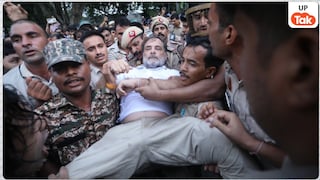 पुलिस के जवानों ने पकड़े थे हाथ और पैर, हवा में थे देश के LOP! हिरासत में लिए जाने वक्त की राहुल और अखिलेश की हर एक तस्वीर देखिए Rahul Gandhi and Akhilesh Yadav Detained