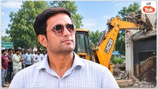 मेरठ में नितिन नागर की हत्या के आरोपी सत्या चौधरी के घर चल गया बुलडोजर, पर सड़क जाम कर लोग कर रहे अब ये मांग Meerut Nitin Nagar Murder Case Update