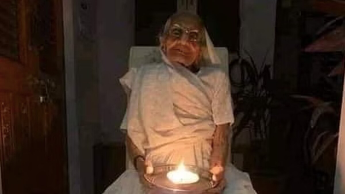 शानदार शताब्दी का ईश्वर चरणों में विराम: अपनी मां हीराबेन के निधन पर PM मोदी UP Tak