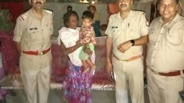 जिस बच्चे को मारकर पिता ने झाड़ियों में फेंका वो अचानक आ गया सामने, जानिए पूरा मामला UP Tak