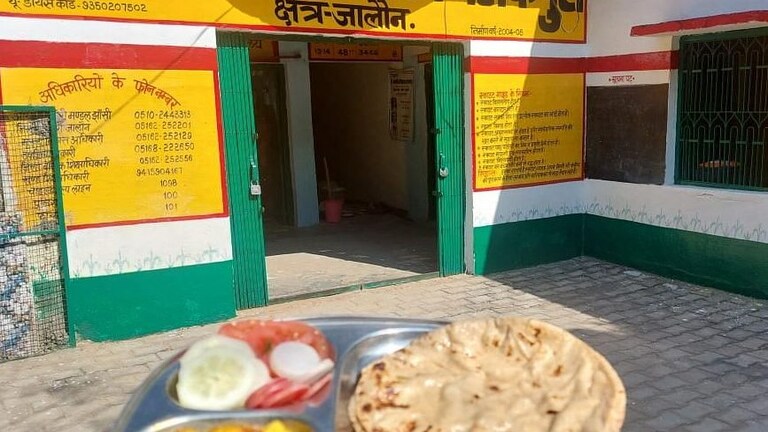 जालौन: इस सरकारी स्कूल के मिड-डे-मील में मिल रहा मटर पनीर, रसगुल्ला और सेब UP Tak