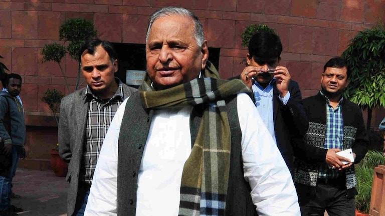 मुलायम सिंह-परिवार के खिलाफ आय से अधिक संपत्ति मामले में कोर्ट ने क्लोजर रिपोर्ट खारिज की UPTak
