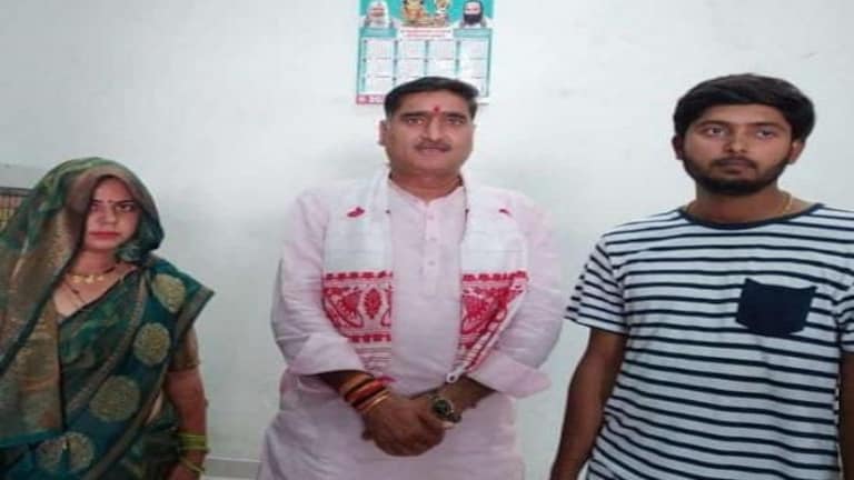 अलीगढ़: गांव की इस दुल्हन ने मुंह दिखाई के रूप में लिया था एक वादा, बीजेपी MP ने किया पूरा UP Tak