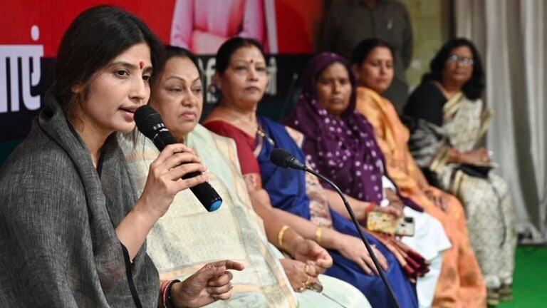 डिंपल यादव ने फूंका चुनावी बिगुल, मैनपुरी की महिलाओं से कर दी ये इमोश्नल अपील UP Tak