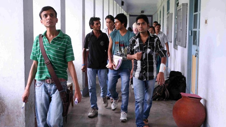 लखनऊ PGI में इस पद पर निकली 905 भर्तियां, ऐसे करें अप्लाई, जल्दी देखिए कहीं हो न जाए देर! UP Tak