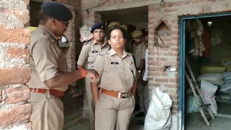 महोबा: चप्पलों से पिटाई का बदला लेने के लिए शख्स ने की महिला की कुल्हाड़ी से हत्या? जानिए UP Tak