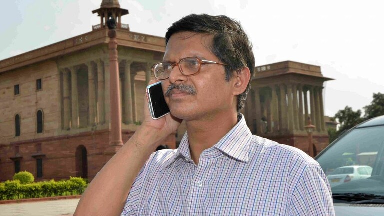 मैनपुरी उपचुनाव: अमिताभ ठाकुर की पार्टी का प्रत्याशी हुआ गायब! पूर्व IPS ने सपा को घेरा UP Tak