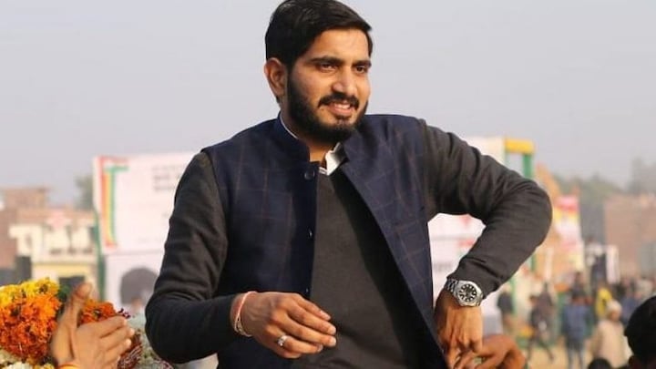 यादवों को बहुत पक्षपात का समाना करना पड़ा है, मैं उनके लिए खड़ा हूं: शिवपाल के बेटे आदित्य UP Tak