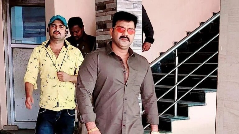 बलिया पुलिस ने बंद की भोजपुरी अभिनेता पवन सिंह के खिलाफ उत्पीड़न के मुकदमे की जांच UP Tak