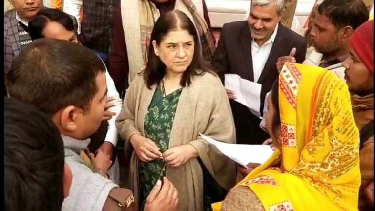 मेनका गांधी ने PM आवास योजना में धांधली की खोली पोल, सुलतानपुर में इनते लोगों के हटवाए नाम UP Tak