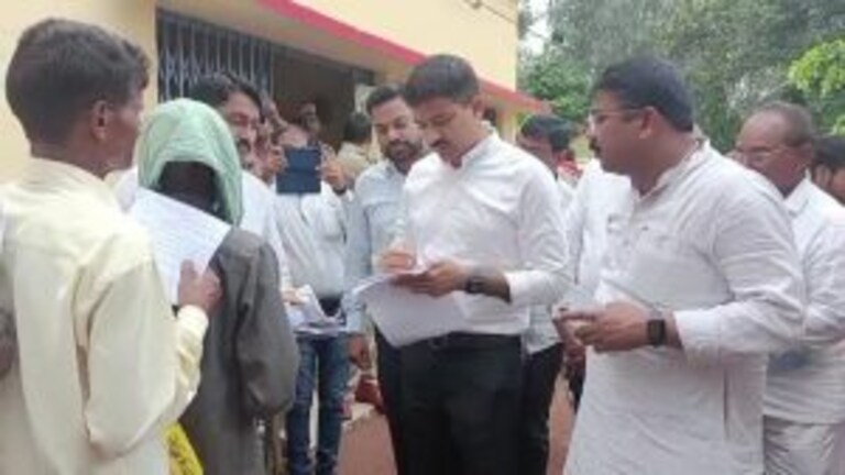 चंदौली DM की सराहनीय पहल! अब हर महीने इस दिन नौगढ़ पहुंचेगा प्रशासनिक अमला, जानें वजह UP Tak