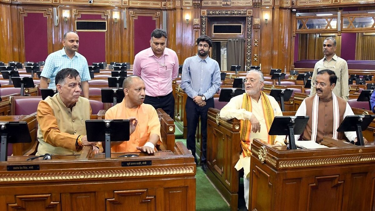 ‘E-Vidhan’ के जरिए पेपर लेस होगी UP की विधानसभा, सीएम ने लिया नए सिटिंग प्लान का जायजा UP Tak
