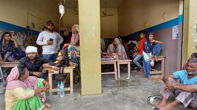 दुकाननुमा ‘अस्पताल’ में चल रहा डेंगू का इलाज! देखिए UP में स्वास्थ्य सुविधाओं की हकीकत UP Tak