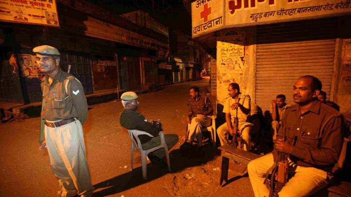 योगी सरकार ने बदला नाइट कर्फ्यू का समय, जानिए अब कितने बजे तक खुल सकेंगे बाजार UP Tak