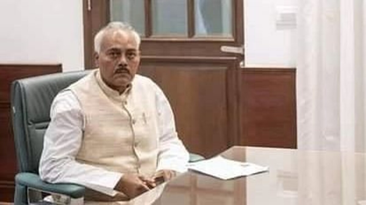 विधान परिषद में लाल बिहारी यादव को नेता बनाकर अखिलेश ने यादव वोट बैंक को दिया संदेश? जानिए UP Tak
