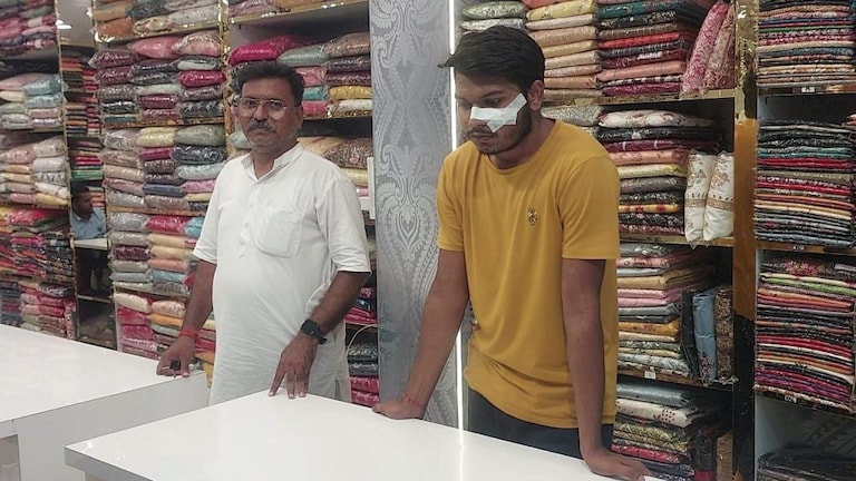 बहराइच में वसूला जा रहा ‘गुंडा टैक्स’? चंदा न देने पर व्यापारी को चाकू मारकर किया गया घायल UP Tak