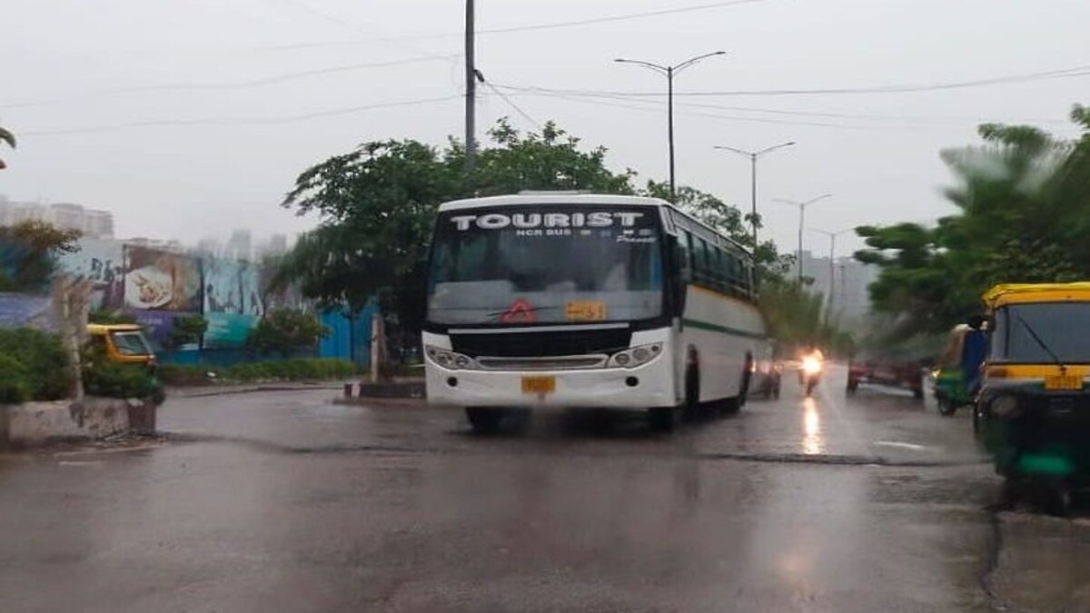UP Weather Update: इन 32 जिलों में आज है बारिश की संभावना! IMD ने जारी किया येलो अलर्ट UP Tak