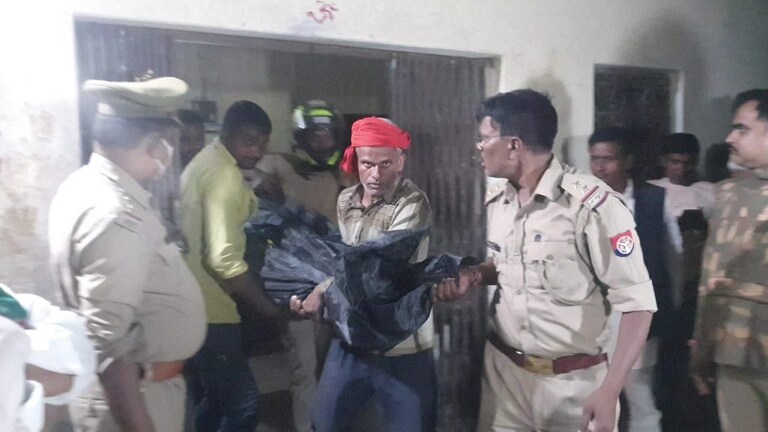 चंदौली पुलिस पर युवती की हत्या का आरोप, जानें पोस्टमॉर्टम रिपोर्ट में क्या सामने आया? UP Tak