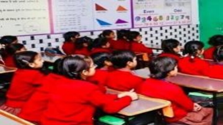 UP School News: ठंड-शीतलहर के चलते आगरा में 8वीं क्लास तक की छुट्टी, इस दिन खुलेंगे स्कूल UP Tak