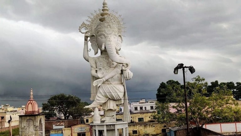 संभल: चंदौसी में बनी ‘भगवान गणेश की एशिया में सबसे ऊंची प्रतिमा’, 16 साल लगे बनने में UP Tak