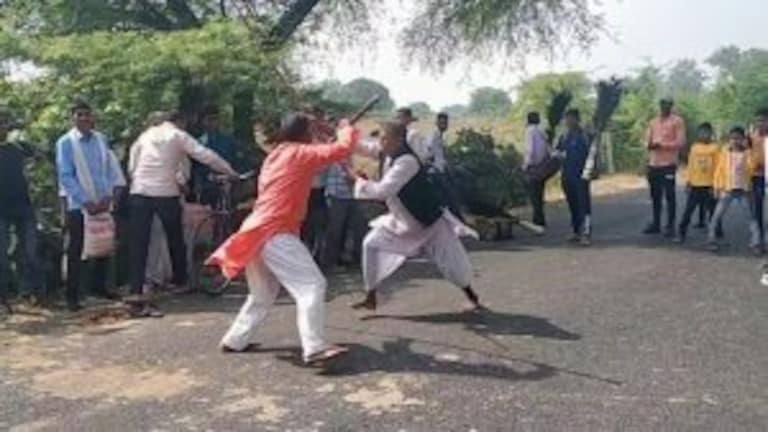 बुंदेलखंड का अनोखा दिवारी नृत्य, भगवान श्री कृष्ण से जुड़ी है इसकी पौराणिक कहानी, जानिए UP Tak