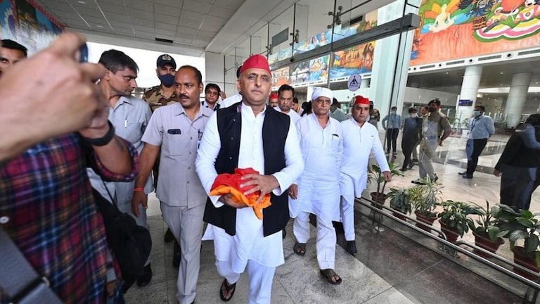 सपा संस्थापक मुलायम सिंह यादव की अस्थियां लेकर अखिलेश और शिवपाल यादव पहुंचे हरिद्वार UP Tak