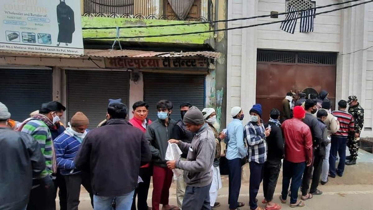 अपनी वोटिंग का वीडियो बनाना युवक को पड़ा भारी, वायरल होते ही हुआ एक्शन, जानें UP Tak