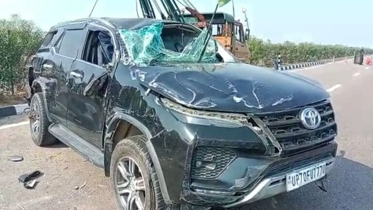 डिंपल यादव के लिए प्रचार करने जा रहीं सपा MLA पूजा पाल की गाड़ी पलटी, हादसे में 3 घायल UP Tak