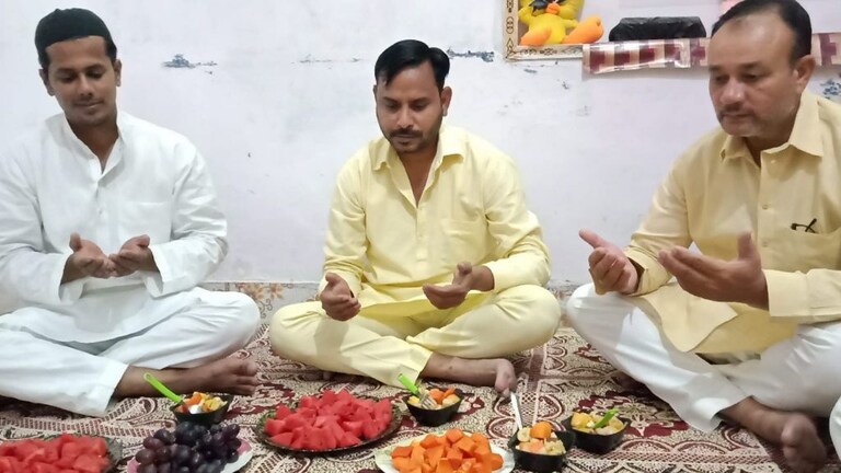 रामपुर: आजम खान की रिहाई के लिए हिंदू युवक ने रखा अलविदा का रोजा, कर चुका है उनकी पूजा UP Tak