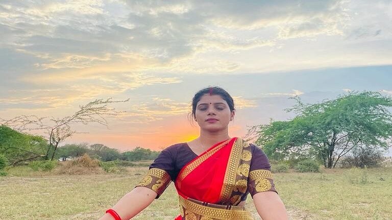 एक्सप्रेसवे पर योगा कर चर्चा में आईं सपा नेता चंद्रवती वर्मा फिटनेस को लेकर हैं काफी गंभीर UP Tak