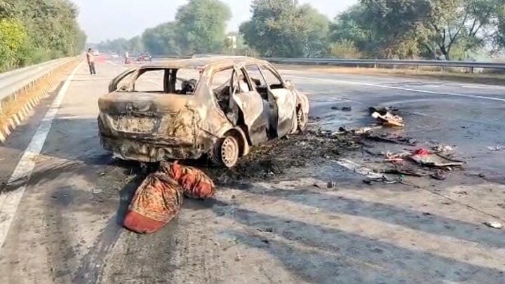यमुना एक्सप्रेस-वे पर कार में लगी आग, दरवाजा खोलने तक का नहीं मिला वक्त, दो लोग जिंदा जले UP Tak