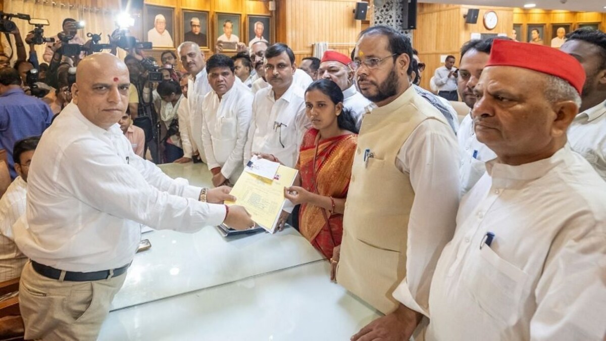 MLC उपचुनाव: नामांकन दाखिल कर कीर्ति कोल बोलीं- ‘सपा ने हमेशा आदिवासी को सपोर्ट किया है’ UP Tak