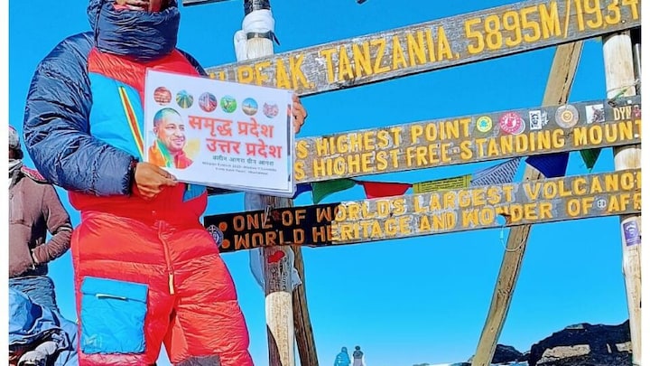 आगरा के रोहित ने किया कमाल! अफ्रीका महाद्वीप के सबसे ऊंचे पर्वत की चोटी पर फहराया तिरंगा UP Tak