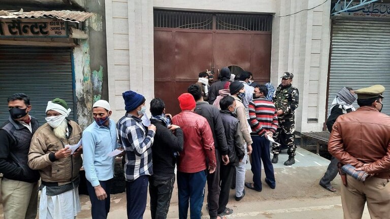 UP चुनाव: मेरठ में वोटिंग शुरू, समाजवादी पार्टी ने किठौर में मतदान को लेकर लगाए ये आरोप UP Tak