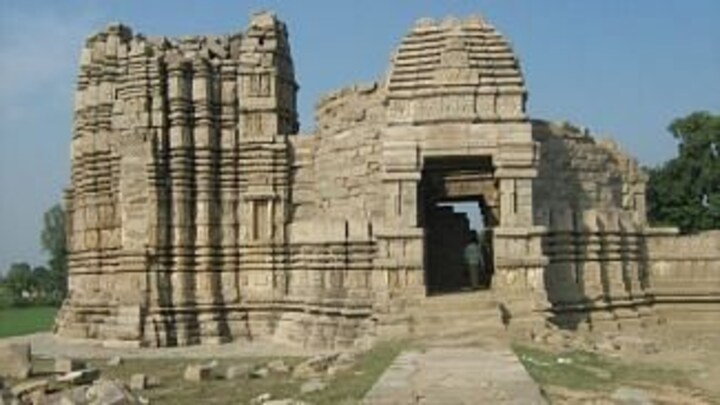 सूर्य मंदिर में DM महोबा ने कराए विकास कार्य, मगर पुरातत्व विभाग ने लगाया अड़ंगा! लोग निराश UP Tak