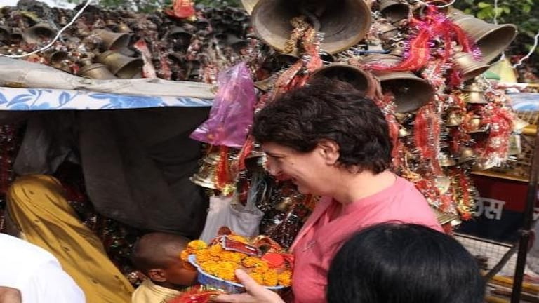 तस्वीरें: नवरात्र का पहला दिन, प्रियंका गांधी ने लखनऊ में की पूजा अर्चना UP Tak