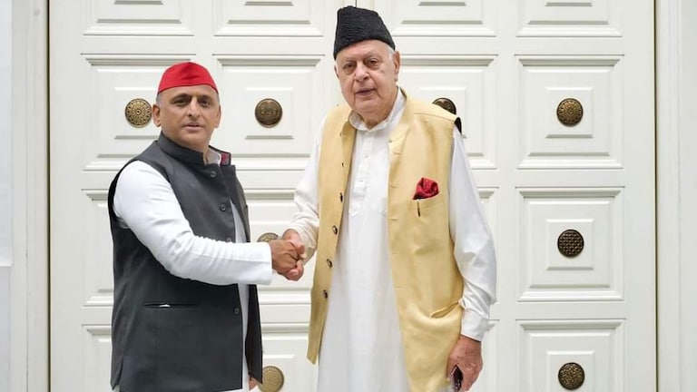 अखिलेश यादव से मिलने लखनऊ पहुंचे फारूक अब्दुल्ला, लोकसभा चुनाव की रणनीति पर चर्चा UP Tak