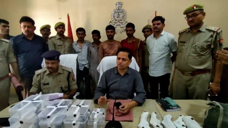 हमीरपुर पुलिस के हाथ लगी बड़ी सफलता, 2 अवैध तमंचा फैक्ट्रियों का किया भंडाफोड़, 6 गिरफ्तार UP Tak