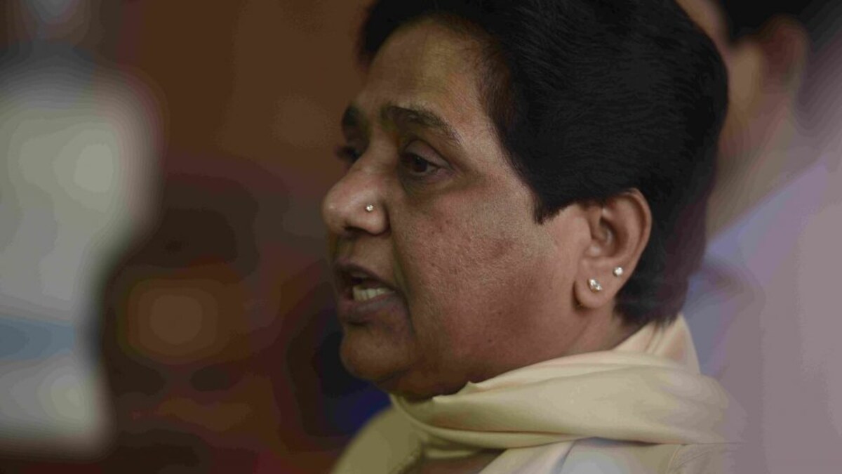 योगी सरकार की बुल्डोजर कार्रवाई पर मायावती का हमला, बोलीं- ‘निर्दोषों के घर ढहाए जा रहे’ UP Tak